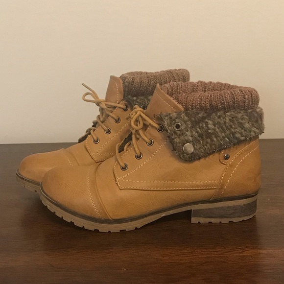 Refresh Shoes - Fold-over Hiking Boots with Sweater Lining